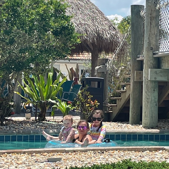 Meet your Posher, Jaclyn. - Picture 4 of 4